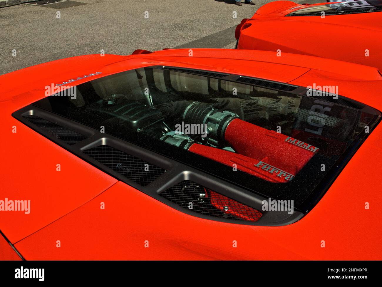 Rote Ferrari F430, transparente Motorhaube Stockfoto