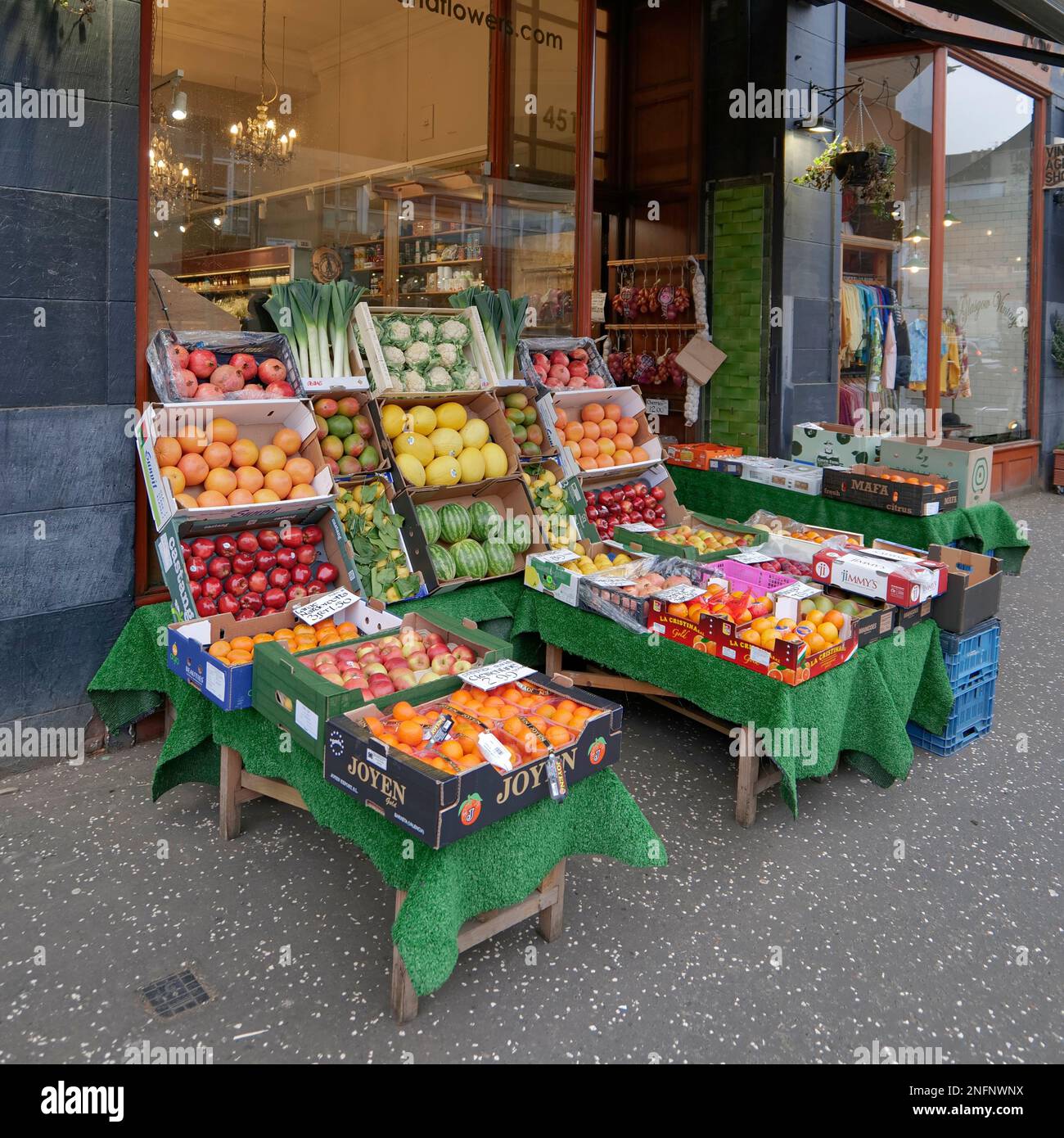 Obst- und Vegetariergeschäft, Great Western Road, Glasgow, Schottland, Großbritannien Stockfoto