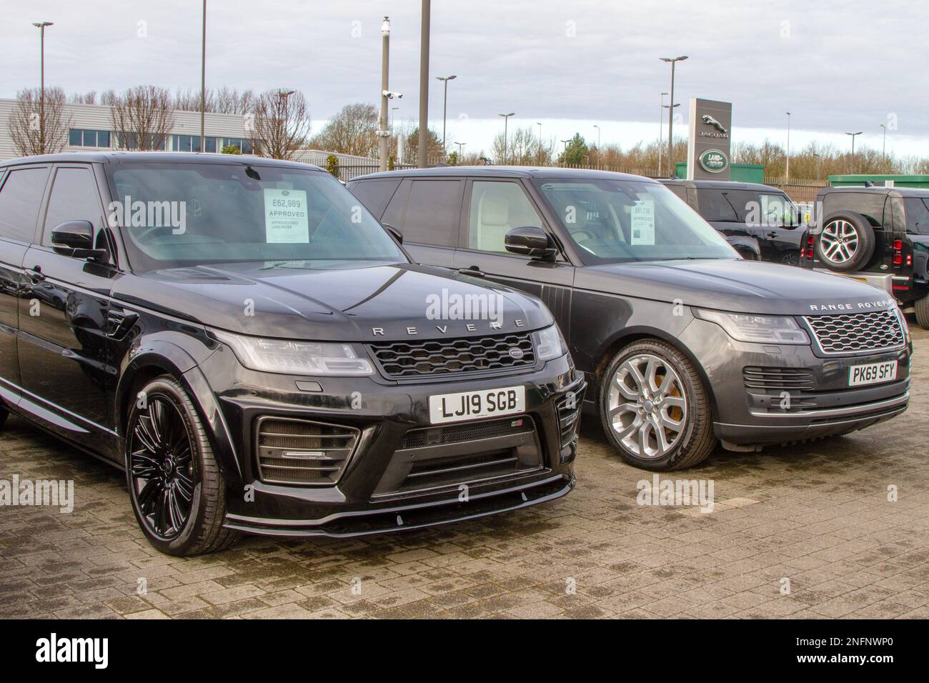 2019 Black LAND ROVER  RANGE ROVER SPORT V8 AUTOBIOGRAPHY DYNAMNIC 4999 cm3 8-Gang-Automatikgetriebe Stockfoto