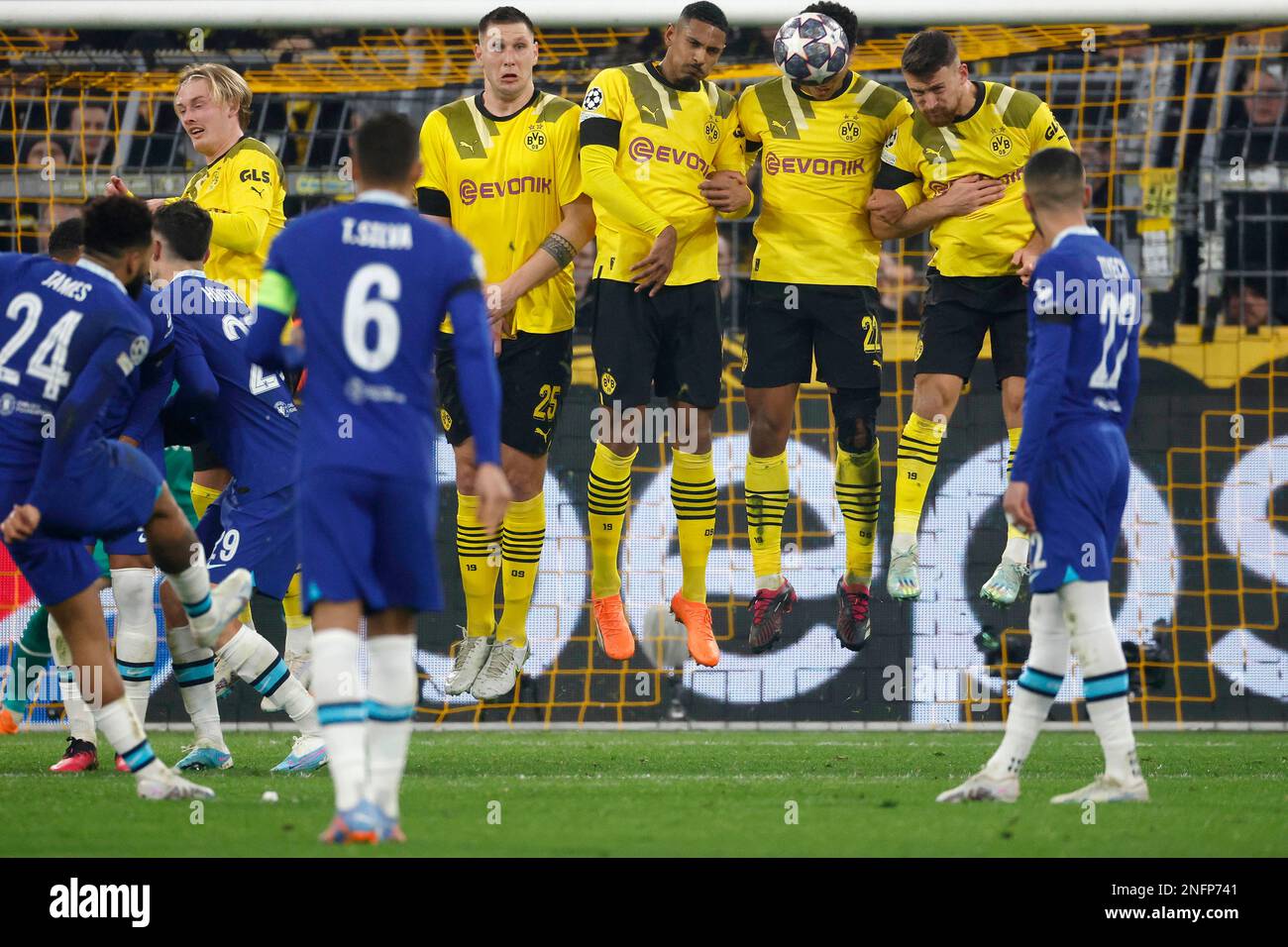 Dortmund, Deutschland, UEFA Champions League, Achtelfinale Borussia Dortmund : Chelsea FC 1-0 15. 02. 2023 im Signal-Iduna Park in Dortmund Niklas Süd Stockfoto