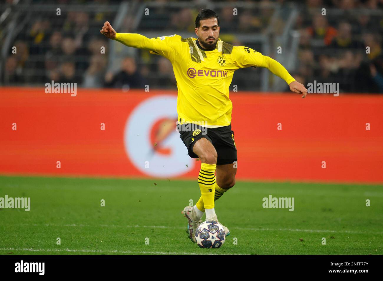 Dortmund, Deutschland, UEFA Champions League, Achtelfinale Borussia Dortmund : Chelsea FC 1-0 15. 02. 2023 im Signal-Iduna Park in Dortmund Emre KANN ( Stockfoto