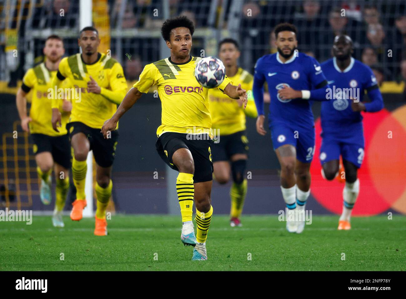 Dortmund, Deutschland, UEFA Champions League, Achtelfinale Borussia Dortmund : Chelsea FC 1-0 15. 02. 2023 im Signal-Iduna Park in Dortmund Karim ADEY Stockfoto