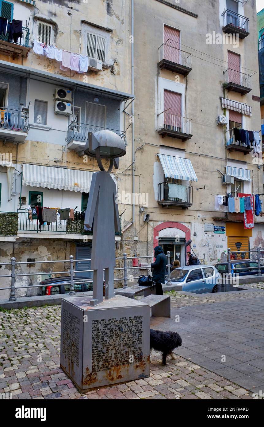 Neapel Kampanien Italien. Montecalvario in Quartieri Spagnoli (spanisches Viertel), einem Teil der Stadt Neapel in Italien. Es ist ein armseliges Gebiet, das leidet Stockfoto