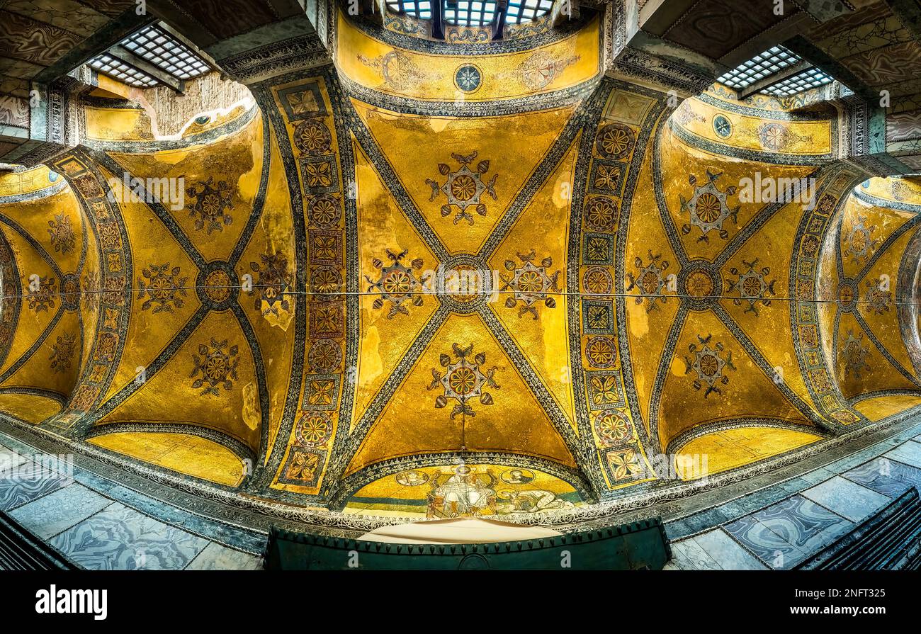 Byzantinisches Mosaik im Gewölbe des Narthex, Hagia Sophia, Istanbul, Türkei Stockfoto