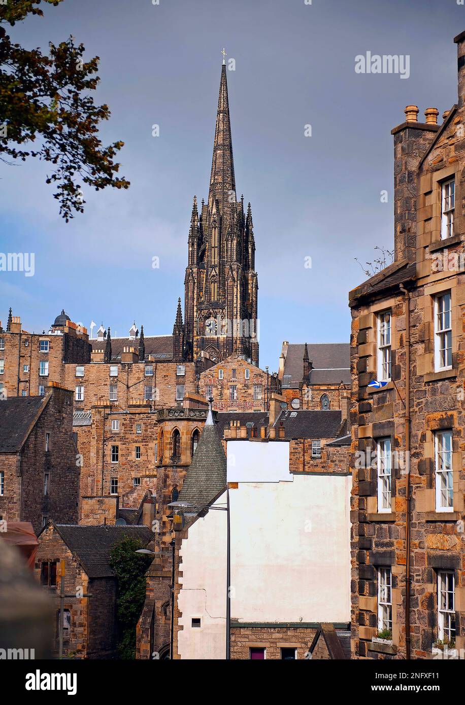 Highland Tolbooth Kirk, jetzt umbenannt in The Hub, an der Kreuzung von Lawnmarket und Castlehill, nahe dem Gipfel der Royal Mile. Es war früher ein C Stockfoto