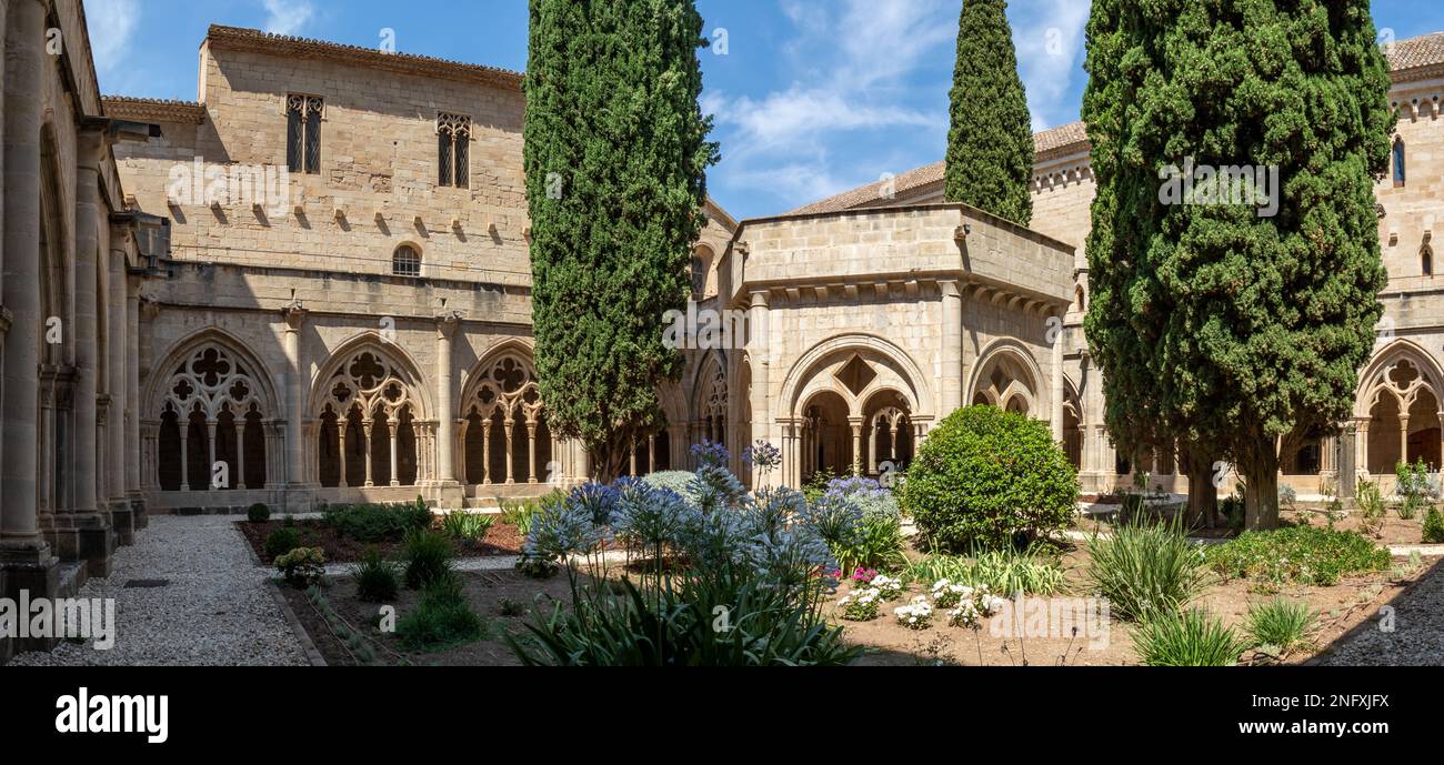 Precioso claustro del Monasterio de Poblet. Tarragona, España Stockfoto