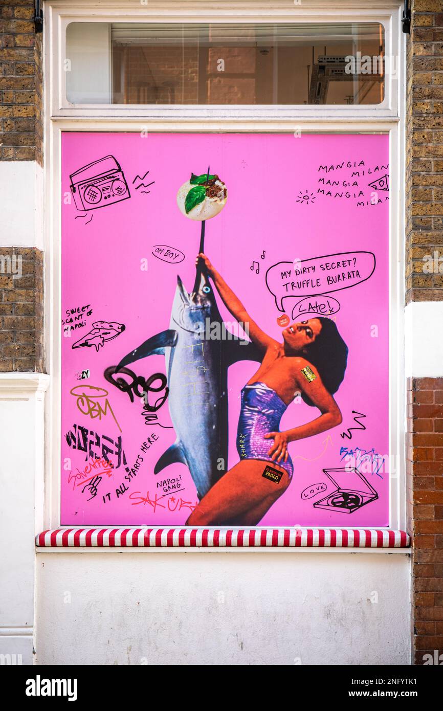 Posterwerbung für das Pizza-Restaurant Napoli Gang im Londoner Stadtteil Soho, England Stockfoto