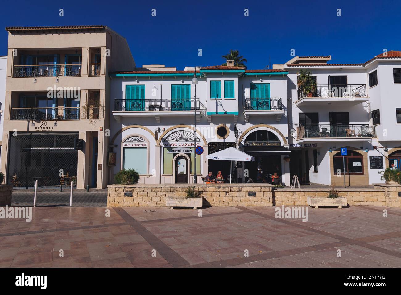 Gebäude auf dem Saint Lazarus Platz in Larnaca, Zypern Inselland Stockfoto