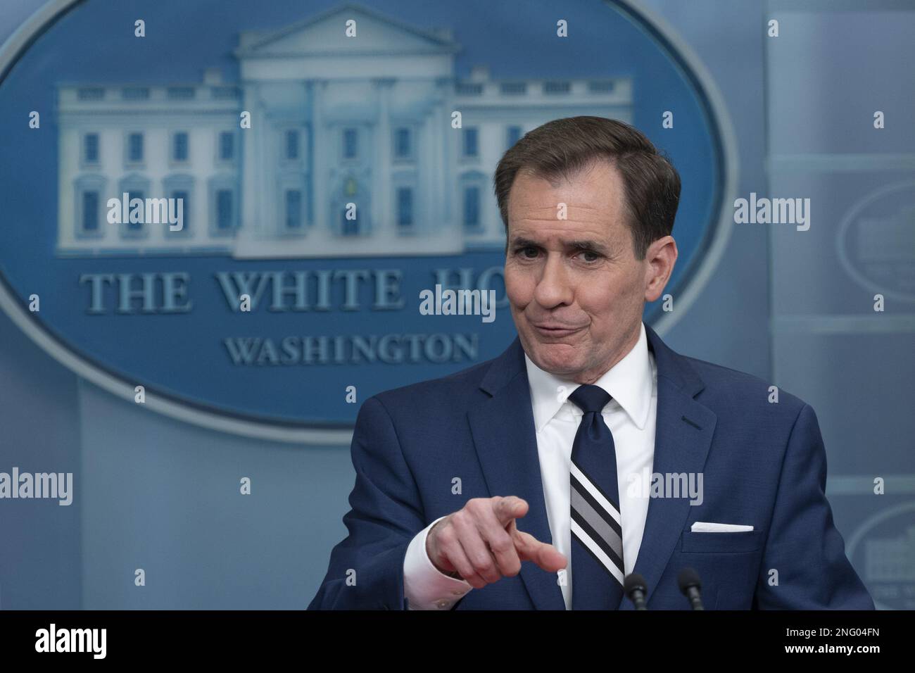 Washington DC, USA. 17. Februar 2023. John Kirby, Koordinator des Nationalen Sicherheitsrats für strategische Kommunikation, nimmt am 17. Februar 2023 an einer Pressekonferenz im Weißen Haus in Washington Teil. Foto: Chris Kleponis / Kredit: UPI/Alamy Live News Stockfoto