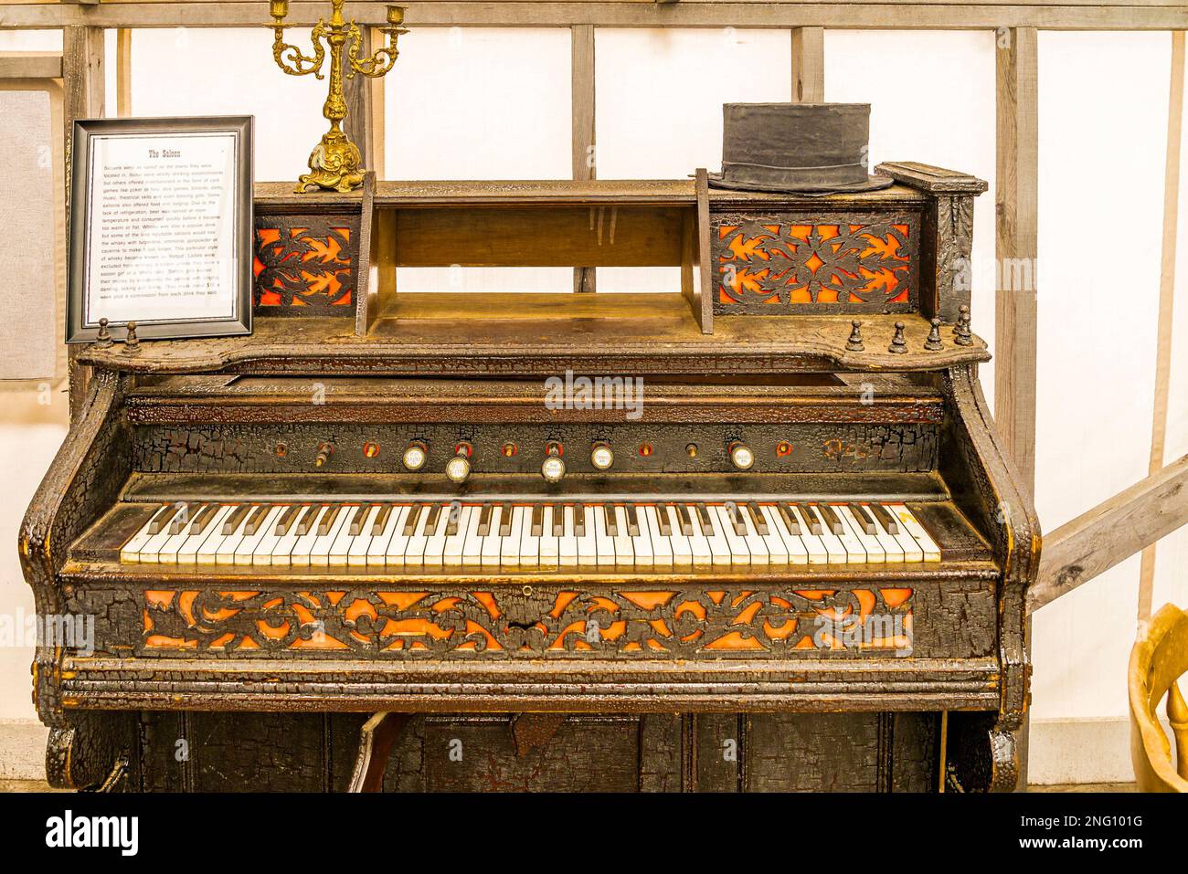 Saloon piano -Fotos und -Bildmaterial in hoher Auflösung – Alamy
