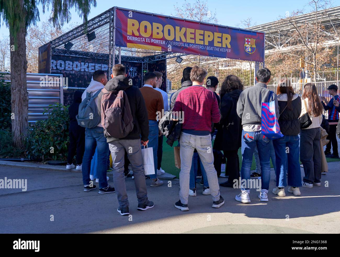 RoboKeeper unterhaltsames Spiel auf dem Gelände von Camp Nou Stockfoto