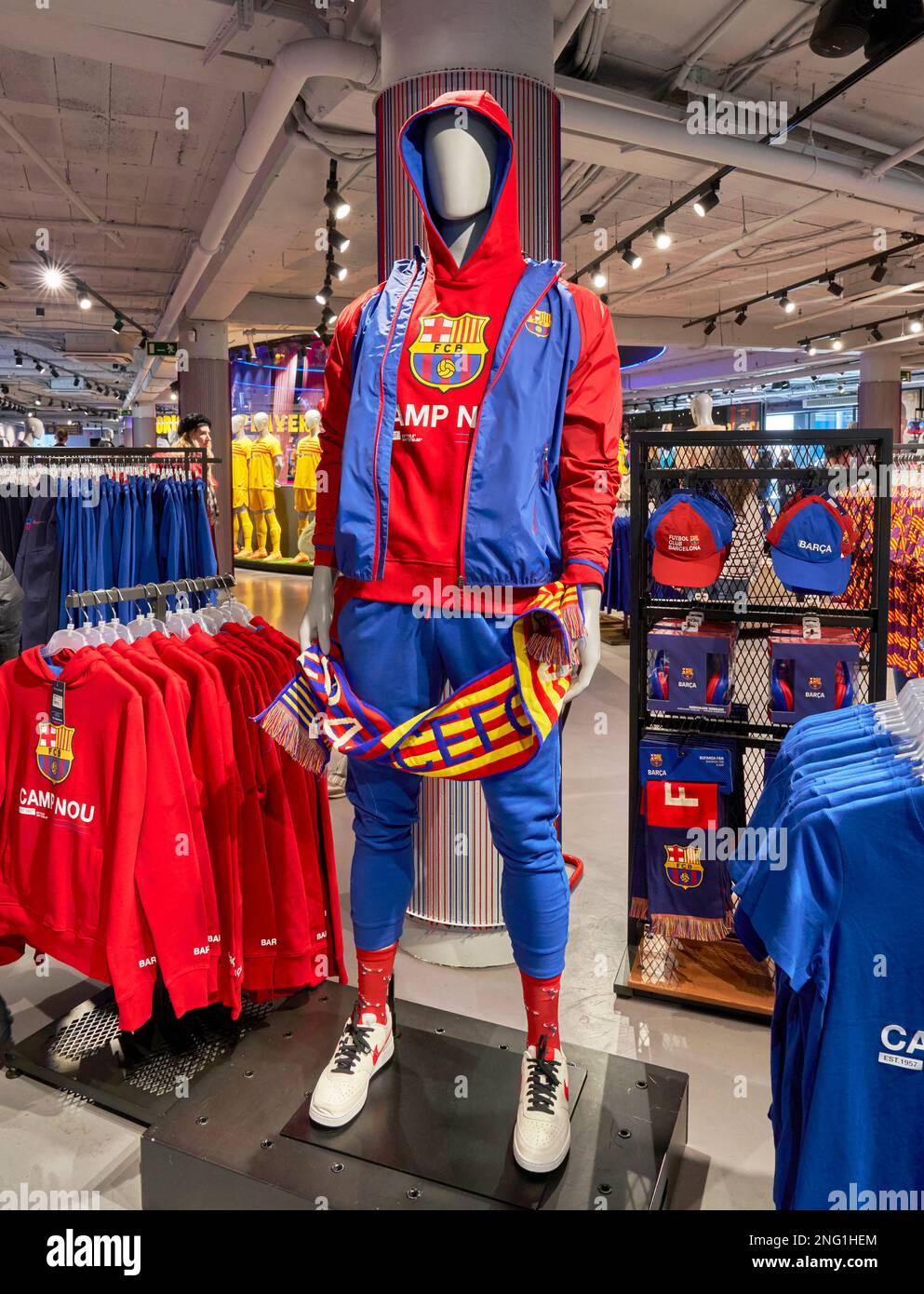 Schaufensterpuppen im offiziellen Laden des FC Barcelona in der Camp Nou Arena Stockfoto