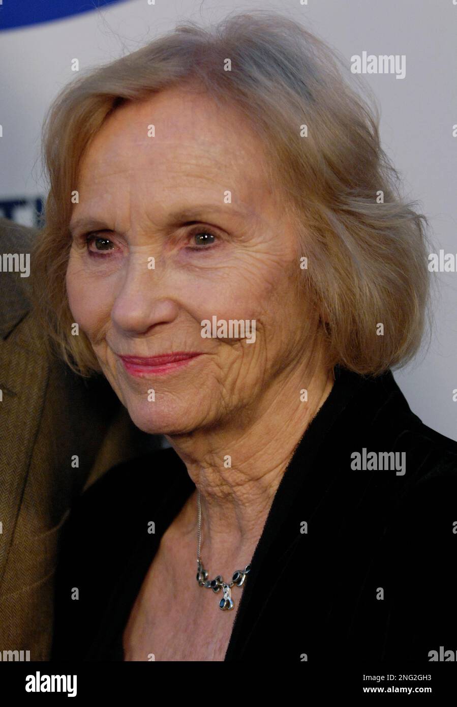 Actress Eva Marie Saint arrives at the Los Angeles premiere of the film "Into the Wild," Tuesday, Sept. 18, 2007. (AP Photo/Chris Pizzello) Stockfoto