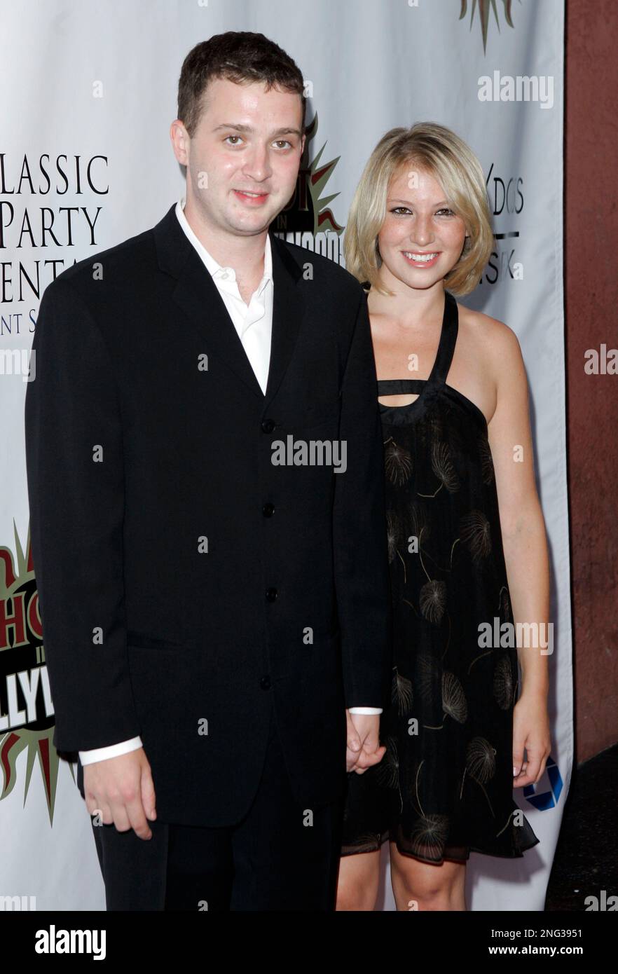 Actor Eddie Kaye Thomas, left,and Ari Graynor arrive at the Hot in Hollywood benefit at the Henry Fonda/Music Box Theater in Hollywood, Calif., Saturday Aug. 18, 2007. (AP Photo/Mark J. Terrill) Stockfoto