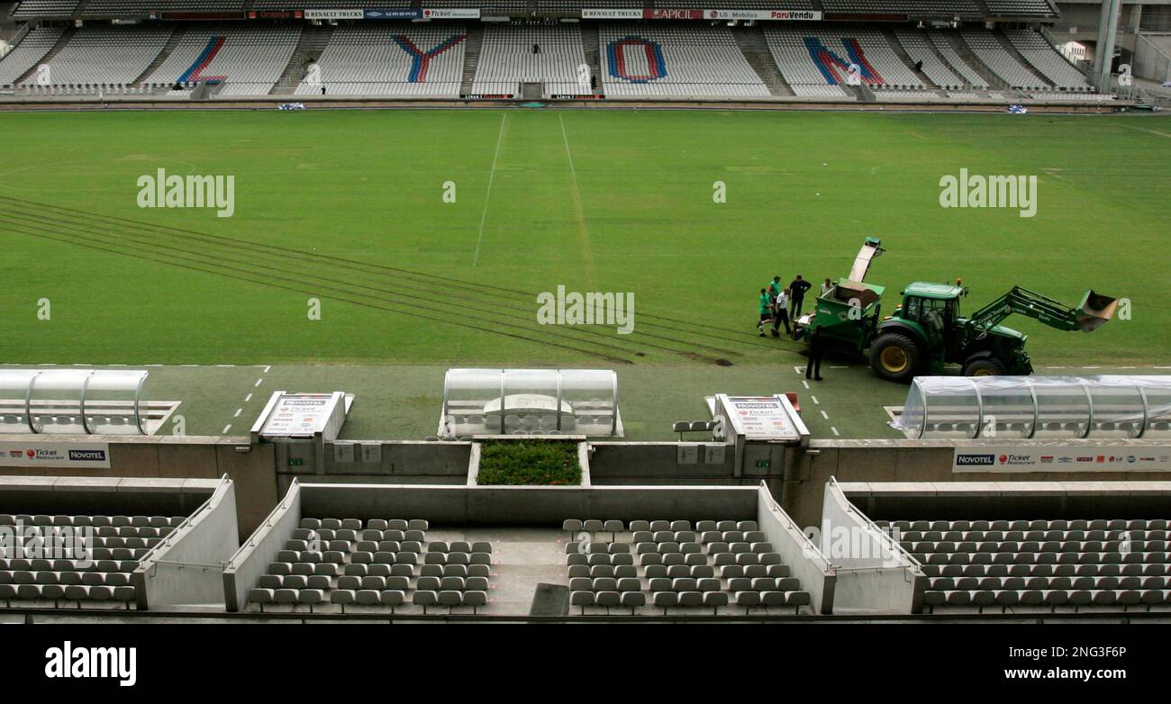 An interior view of Gerland stadium, a venue for the upcoming 2007 Rugby World Cup, is seen in Lyon, central France, Tuesday, July 3, 2007. (AP Photo/Laurent Cipriani) Stockfoto