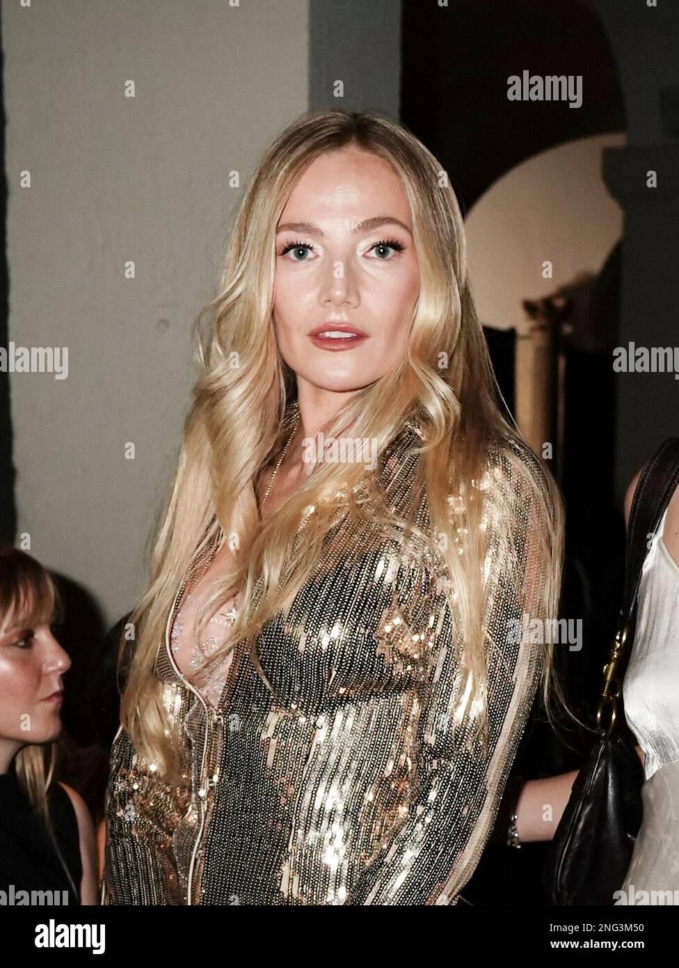 Clara Paget besucht die Annie's Ibiza Show, in St Paul's Cathedral, London, während der London Fashion Week 2023. Foto: Freitag, 17. Februar 2023. Stockfoto