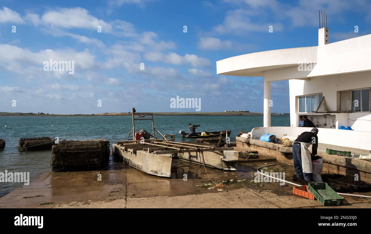 Landschaft von Oualidia, einem Dorf an Marokkos Atlantikküste in der Region Casablanca-Settat und an der Grenze von Merrakch-Asfi. Stockfoto