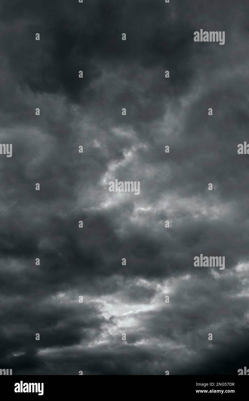 Stratocumulus Wolken verdunkeln Himmel mit Wolkenmuster und Formen Stockfoto