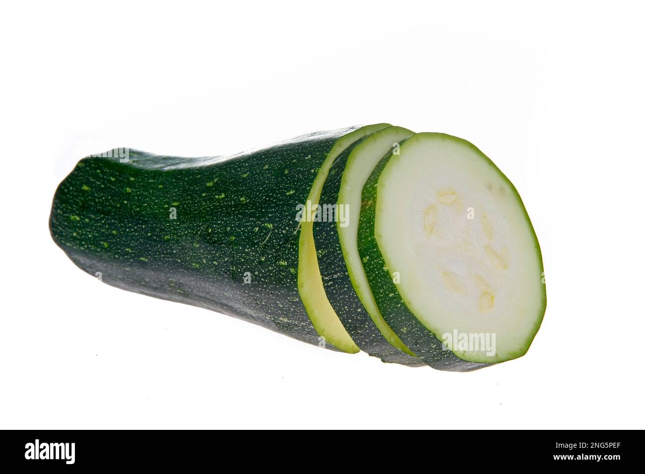 Frische Zucchini auf weißem Hintergrund, Nahaufnahmen Stockfoto