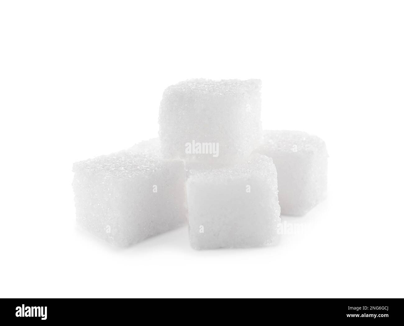 Ein Haufen Zuckerwürfel auf weißem Hintergrund Stockfoto