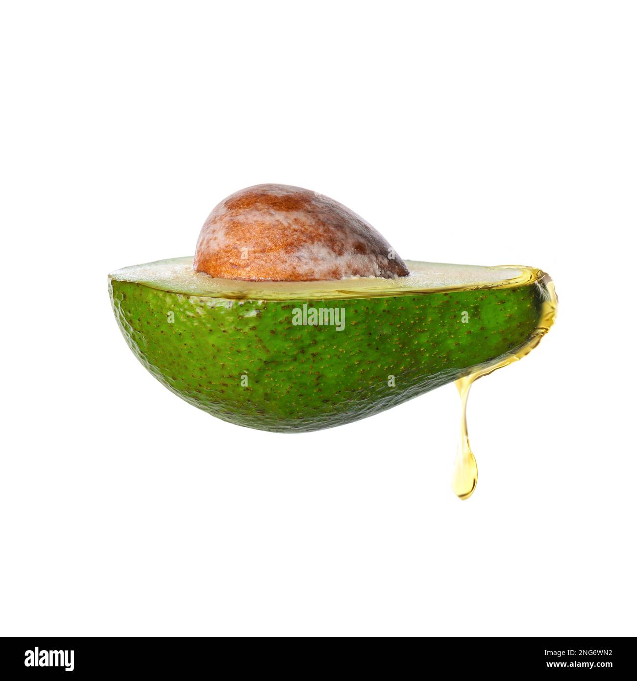 Frischer Avocado mit tropfendem Öl auf weißem Hintergrund Stockfoto