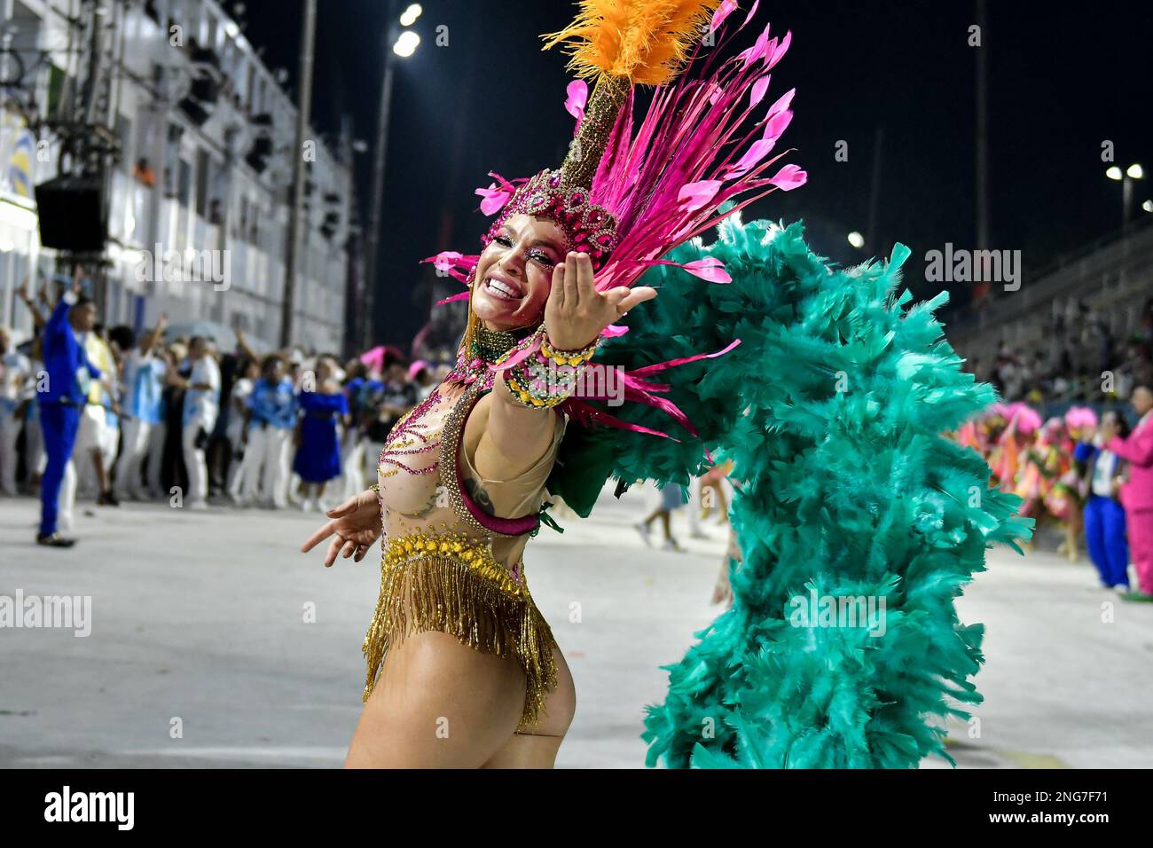 Rio De Janeiro, Brasilien. 17. Februar 2023. RJ - Rio de Janeiro - 02/17/2023 - CARNIVAL RIO 2023, GOLD SERIES SAMBA SCHOOL PARADE - Mitglieder der Arranco do Engenho de Dentro Samba School während einer Präsentation bei der Gold Series Parade in Rio de Janeiro im Marques de Sapucai Sambadrome diesen Freitag (17)./Sipa USA Credit: SIPA USA/Alamy Live News Stockfoto