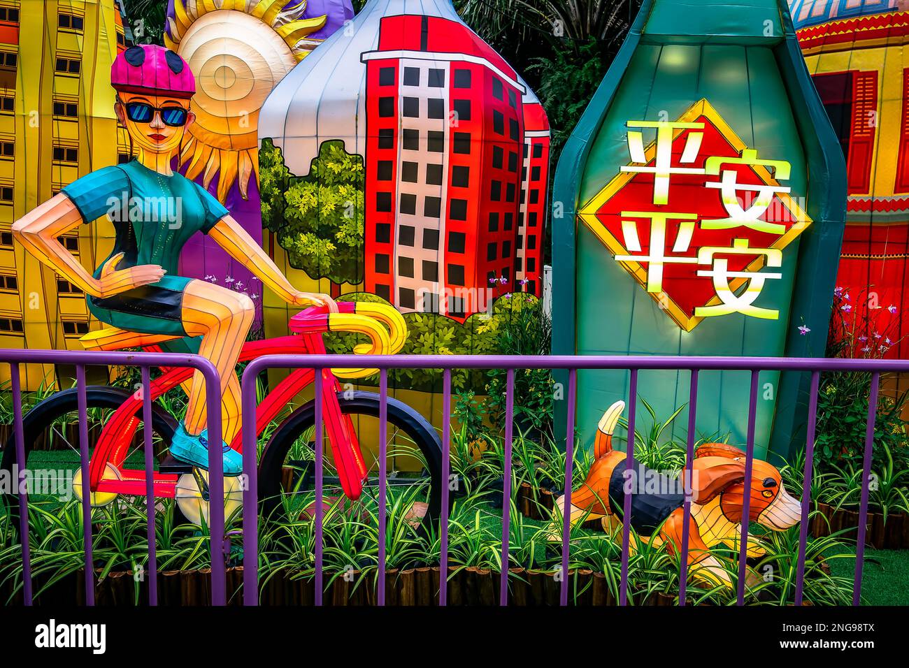 Frieden und Wohlstand Lanterns am Fluss Hongbao, Gärten an der Bucht. Es ist ein traditionelles Ereignis der chinesischen Neujahrsfeier in Singapur. Stockfoto