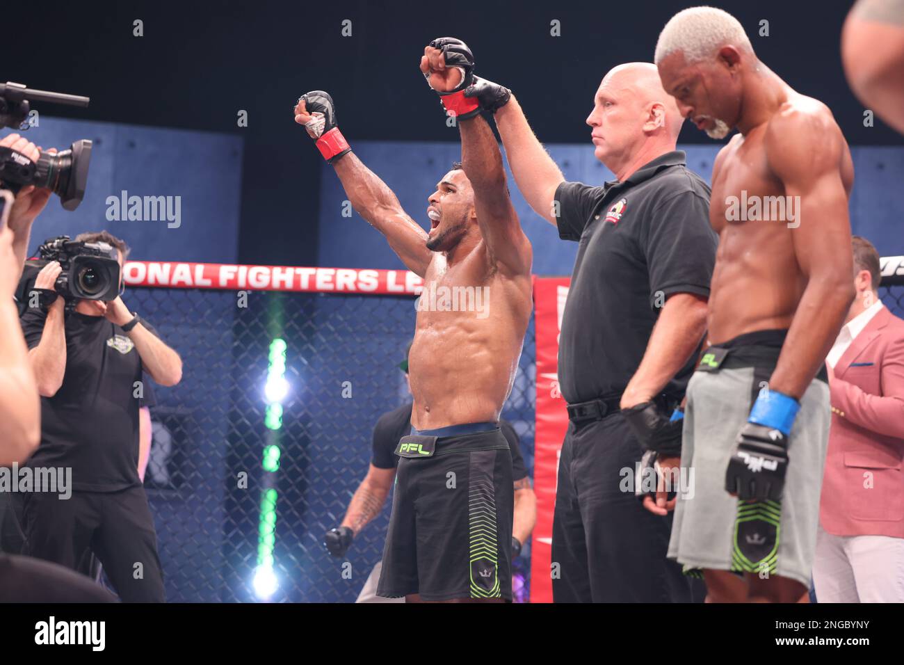 Orlando, Florida, USA. 17. Februar 2023. ORLANDO, Florida - Februar 17 Manoel Sousa wird in Woche 4 der PFL Challenger Series am 17. Februar 2023 in den Universal Studios in Orlando, Florida, zum Gewinner über Paulo Laia erklärt. (Kreditbild: © Aaron Litz/PX Imagens via ZUMA Press Wire) NUR REDAKTIONELLE VERWENDUNG! Nicht für den kommerziellen GEBRAUCH! Kredit: ZUMA Press, Inc./Alamy Live News Stockfoto