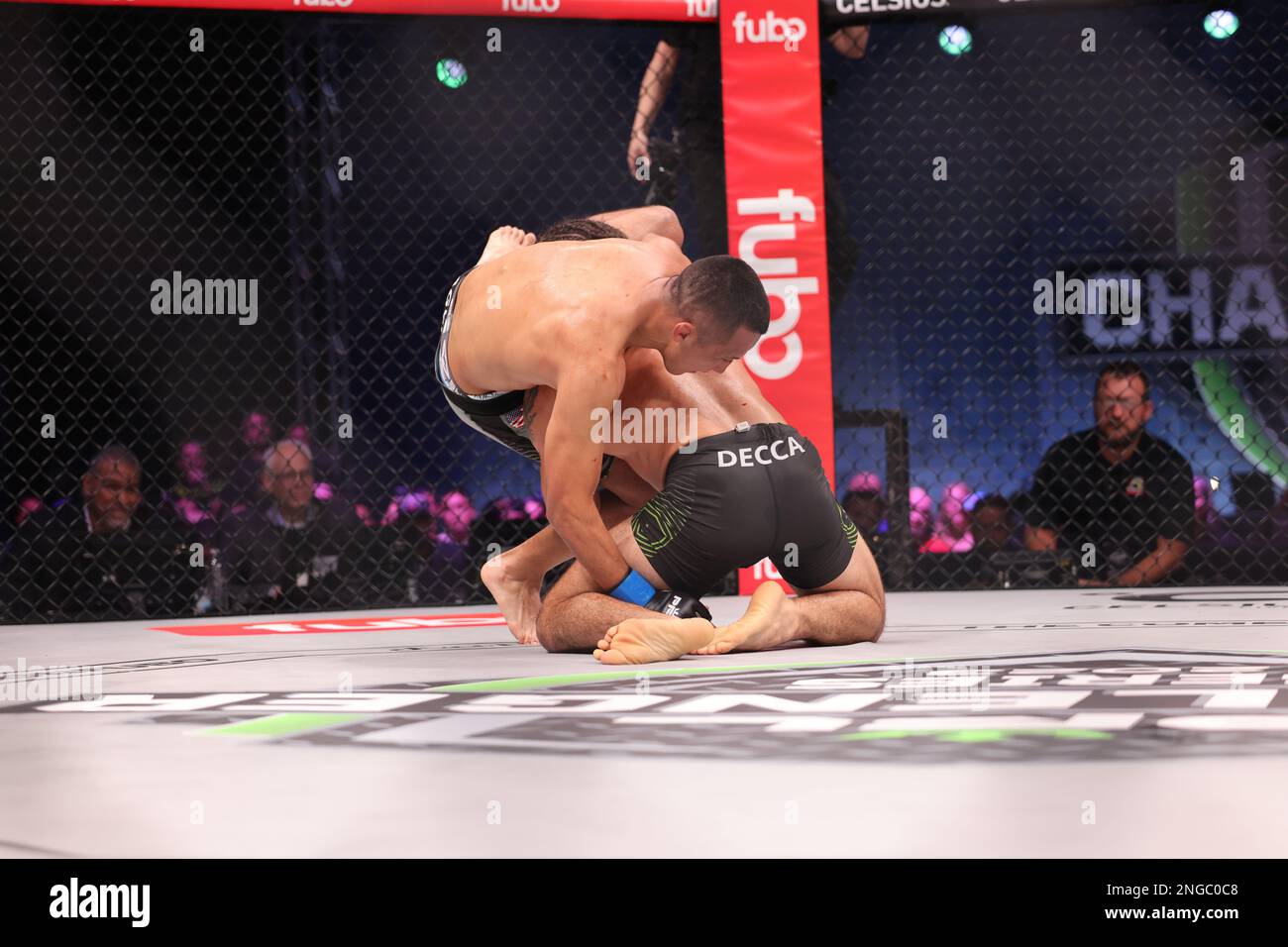 Orlando, Florida, USA. 17. Februar 2023. ORLANDO, Florida - 17. Februar Charlie Decca wird in Woche 4 der PFL Challenger Series am 17. Februar 2023 in den Universal Studios in Orlando, Florida, gegen Jose Aguayo festgenommen. (Kreditbild: © Aaron Litz/PX Imagens via ZUMA Press Wire) NUR REDAKTIONELLE VERWENDUNG! Nicht für den kommerziellen GEBRAUCH! Kredit: ZUMA Press, Inc./Alamy Live News Stockfoto