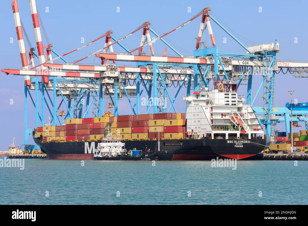 Haifa, Israel - 11. Oktober 2021: MSC Mega Containerschiff legte im Schiffshafen Haifa an. Stockfoto