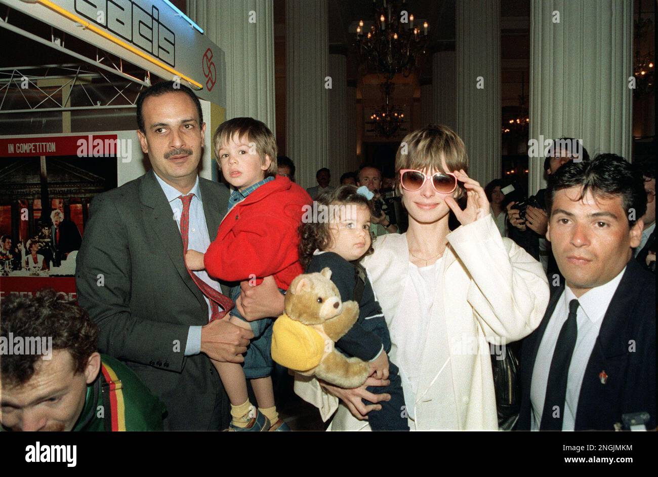 Actress Nastassja Kinski arrives with her husband, Egyptian film producer Ibrahim Moussa, and their children, Aljocha and Sonja-Leila-Sarah, in Cannes, May 17th, 1987, as the French riviera resort was hosting the annual film festival. ( AP photo/ Pierres Gleizes) Stockfoto