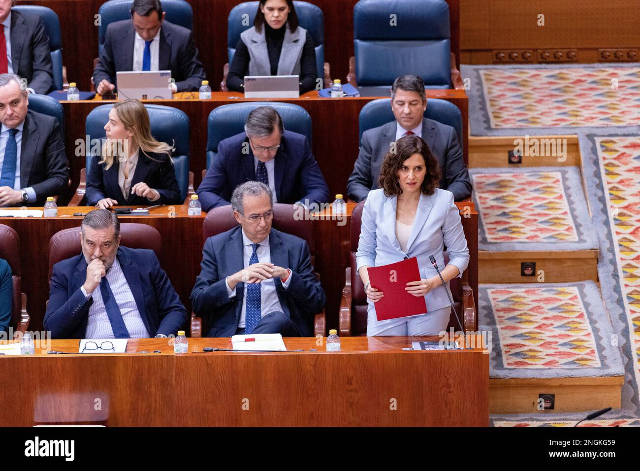 Isabel Diaz Ayuso. Präsident der Gemeinschaft Madrid. Bank der Volkspartei von Madrid an einem ganzen Tag in der Versammlung von Madrid. MADRID SPANIEN. Stockfoto