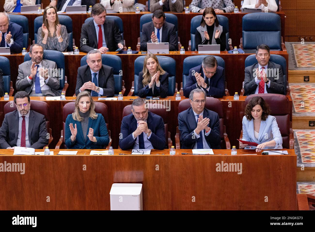 Isabel Diaz Ayuso. Präsident der Gemeinschaft Madrid. Bank der Volkspartei von Madrid an einem ganzen Tag in der Versammlung von Madrid. MADRID SPANIEN. Stockfoto