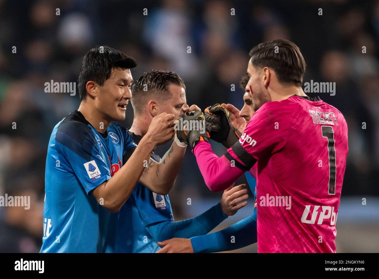 Kim Min-jae (Neapel) Alex Meret (Neapel) beim Spiel der italienischen „Serie A“ zwischen Sassuolo 0-2 Neapel im Mapei-Stadion am 17. Februar 2023 in Reggio Emilia, Italien. Kredit: Maurizio Borsari/AFLO/Alamy Live News Stockfoto