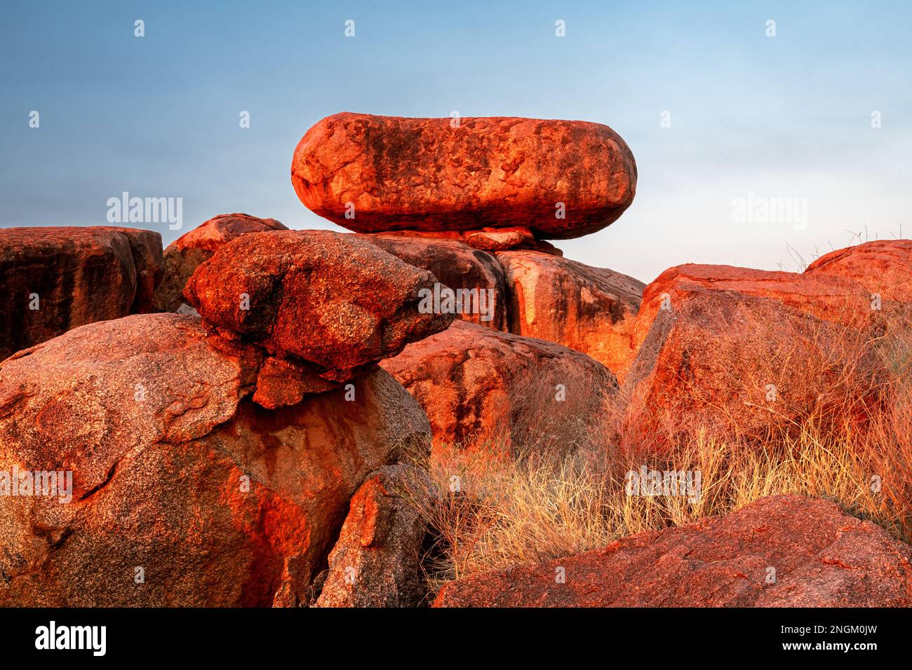 Berühmte Felsformation der Devils Marbles in Australiens rotem Herzen. Stockfoto