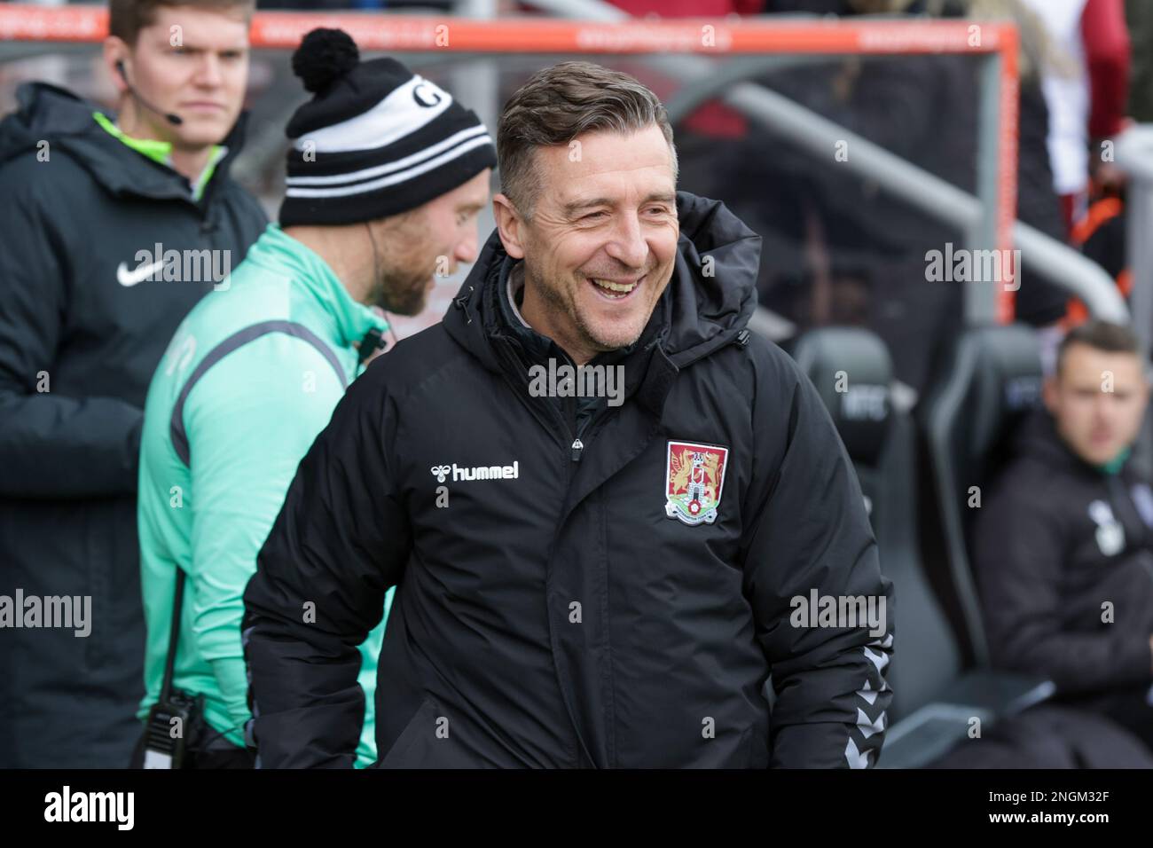 Jon Brady, Manager von Northampton Town, vor dem Sky Bet League 2-Spiel zwischen Northampton Town und Grimsby Town im PTS Academy Stadium, Northampton, am Samstag, den 18. Februar 2023. (Foto: John Cripps | MI News) Guthaben: MI News & Sport /Alamy Live News Stockfoto