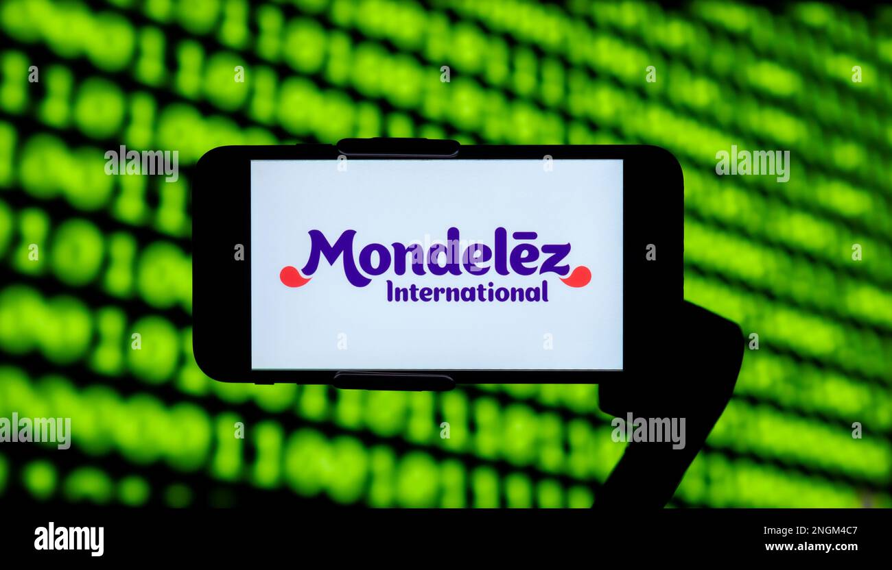 In dieser Fotoabbildung wird das Logo von Mondelez International auf dem Bildschirm eines Mobiltelefons angezeigt. (Foto: Idrees Abbas / SOPA Images / Sipa USA) Stockfoto