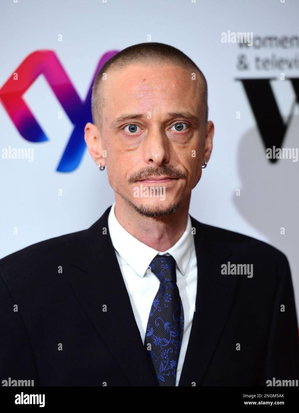 Dateifoto vom 07./12/18 des Office Star Mackenzie Crook, der an den Women in Film and TV Awards 2018 teilnahm, im Hilton in London. Die Polizei hat die Leute aufgefordert, ihre Nebengebäude nach der Schwägerin des Stars, Laurel Aldridge, 62, aus Walberton, nahe Arundel, zu überprüfen. Der in West Sussex verschwunden ist. Ausgabedatum: Samstag, 18. Februar 2023. Stockfoto