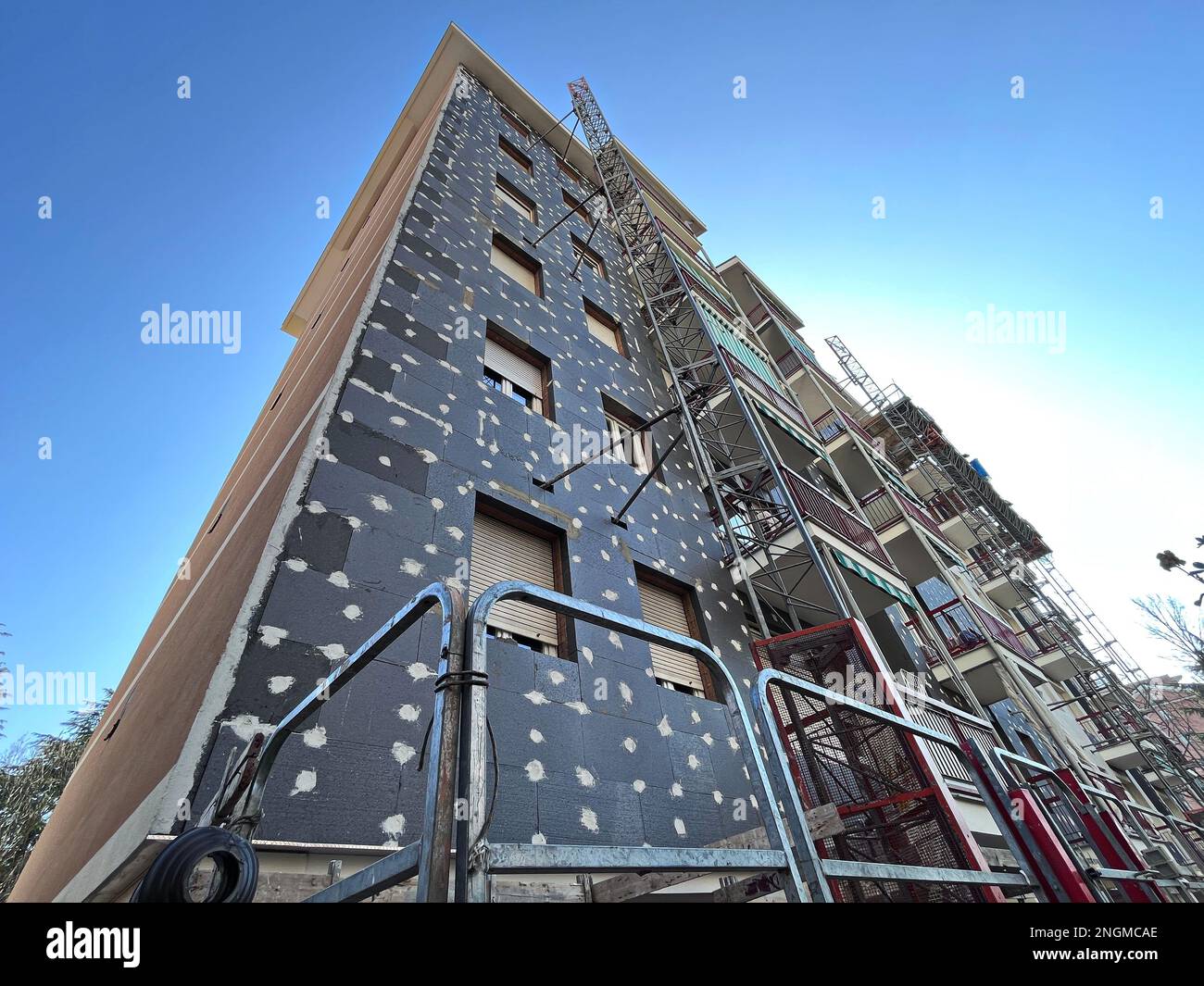 Renovierungsarbeiten an einem Gebäude zur Verbesserung der thermischen Effizienz Stockfoto