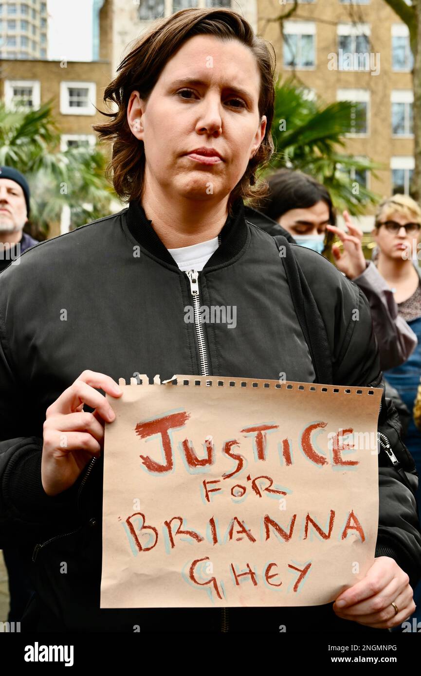 London, Großbritannien. 18. Februar 2023. London, Großbritannien. Nachtwache für die ermordete Teenagerin Brianna Ghey am Soho Square. Kredit: michael melia/Alamy Live News Stockfoto