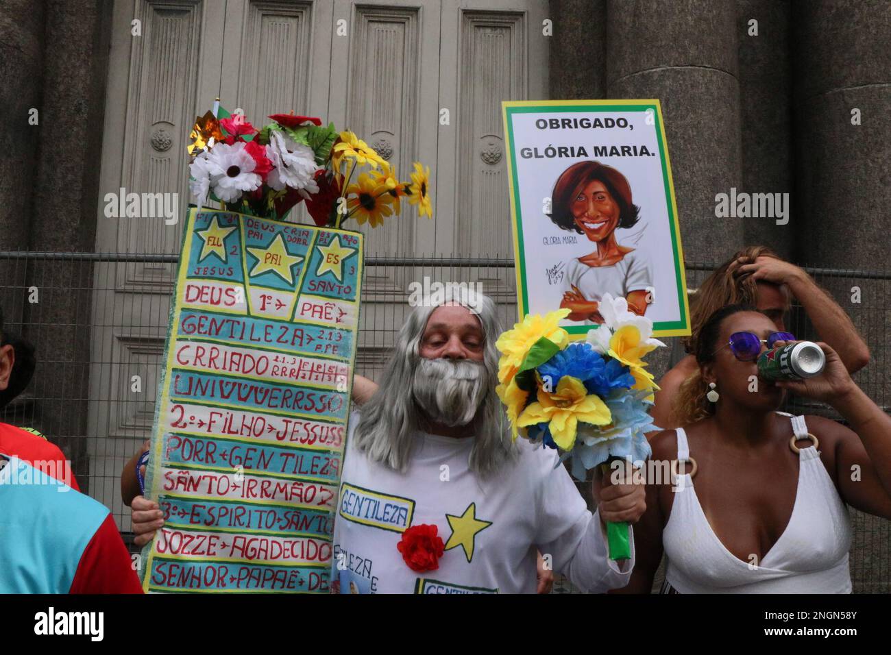 Rio de Janeiro, Rio de Janeiro, Brasilien. 18. Februar 2023. (INT) Cordao da Bola Preta, der traditionellste Block in Rio de Janeiro. 18. Februar 2023. Rio de Janeiro, Brasilien: Die Parade des Bloco Cordao do Bola Preta führt Tausende von Menschen auf der Avenida Antonio Carlos im Zentrum von Rio de Janeiro am Karneval am Samstag, den 18. Februar 2023 zusammen. (Kreditbild: © Jose Lucena/TheNEWS2 via ZUMA Press Wire) NUR REDAKTIONELLE VERWENDUNG! Nicht für den kommerziellen GEBRAUCH! Stockfoto