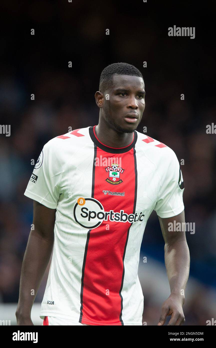 London, Großbritannien. 18. Februar 2023. Paul Onuachu aus Southampton während des Premier League-Spiels zwischen Chelsea und Southampton auf der Stamford Bridge, London, England am 18. Februar 2023. Foto: Salvio Calabrese. Nur redaktionelle Verwendung, Lizenz für kommerzielle Verwendung erforderlich. Keine Verwendung bei Wetten, Spielen oder Veröffentlichungen von Clubs/Ligen/Spielern. Kredit: UK Sports Pics Ltd/Alamy Live News Stockfoto