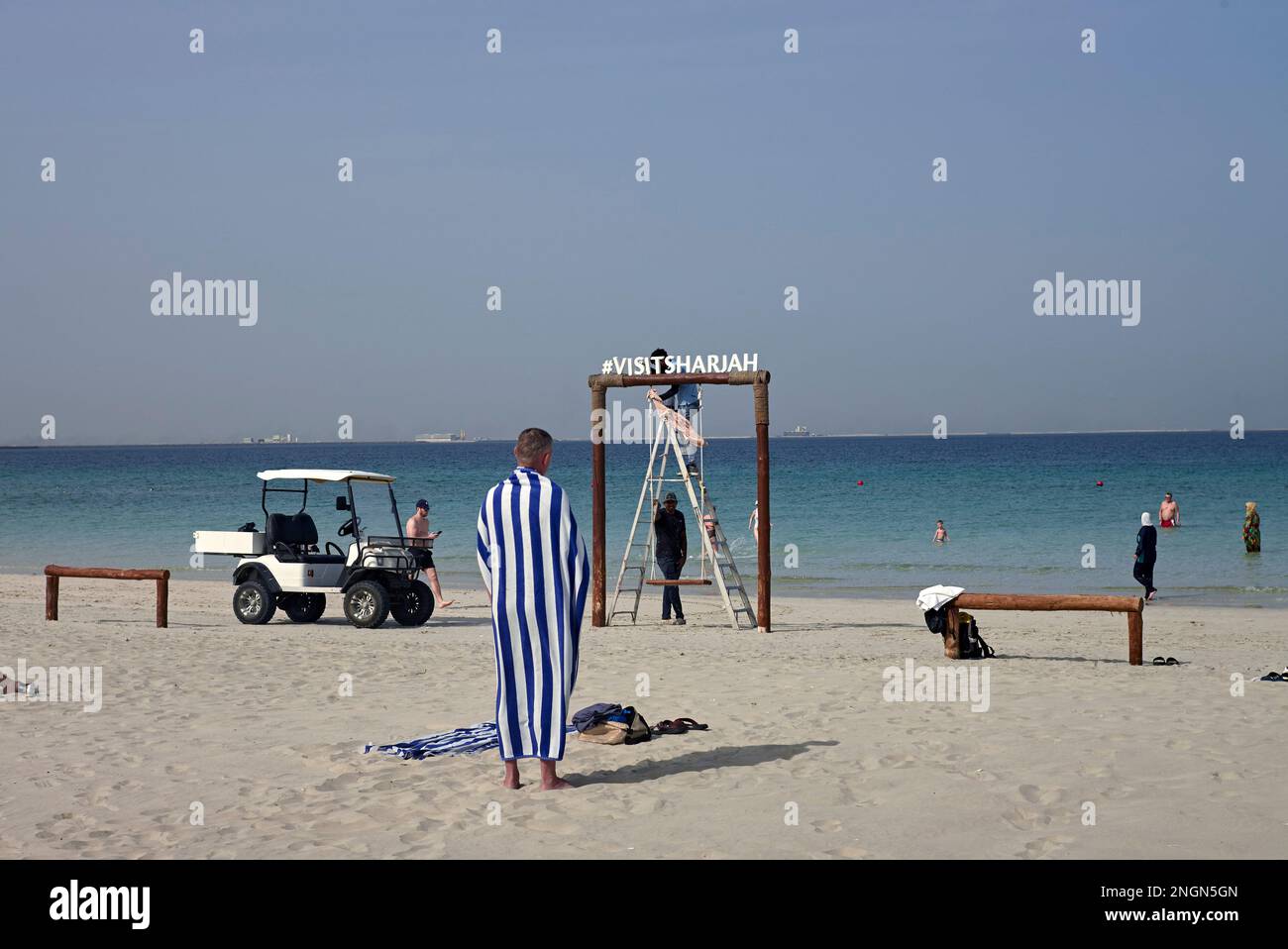 © 2023 John Angerson – Al Khan Beach, Sharjah, Vereinigte Arabische Emirate. Vereinigte Arabische Emirate. Stockfoto