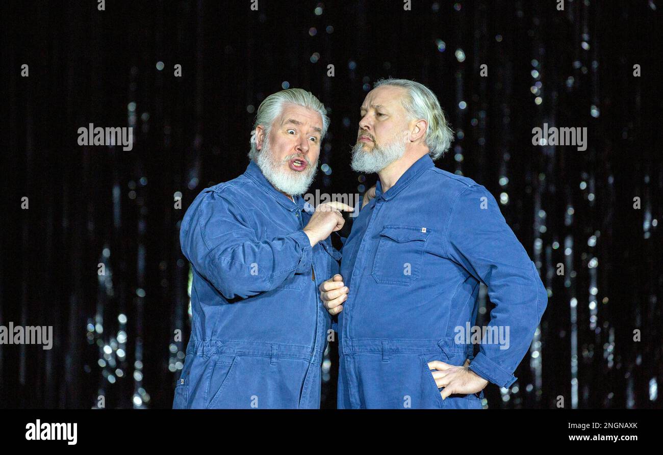 l-r: James Creswell (Fafner), Simon Bailey (Fasolt) im RHINEGOLD von Richard Wagner an der English National Opera (ENO), London Coliseum, London WC2 18/02/2023 englische Übersetzung: John Deathridge Diritor: Martyn Brabbins Design: Stewart Laing Beleuchtung: Adam Silverman Choreographin: Richard Jones Fahie Stockfoto