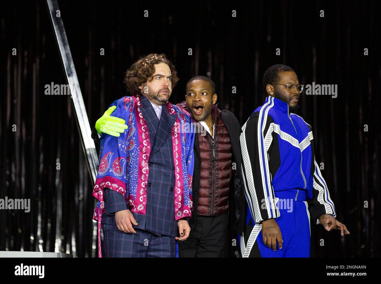 l-r: Julian Hubbard (Froh), Frederick Ballentine (Loge), Blake Denson (Donner) in DER RHINEGOLD von Richard Wagner an der English National Opera (ENO), London Coliseum, London WC2 18/02/2023, englische Übersetzung: John Deathridge Diritor: Martyn Brabbins Design: Stewart Laographer Lightning: Richard Faheie Jones Choreie Stockfoto