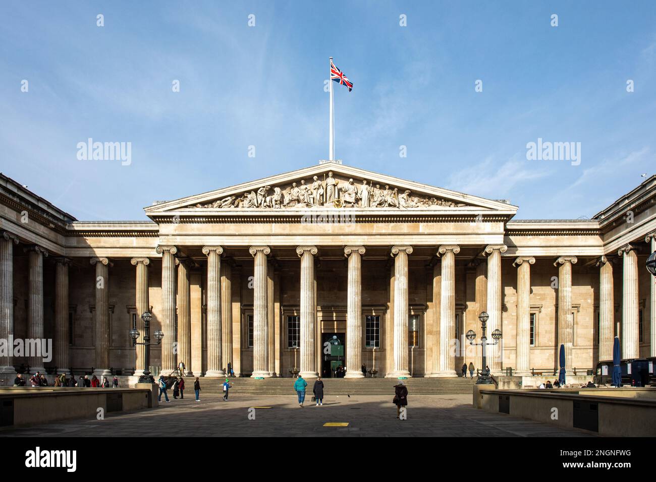 Haupteingang des British Museum im Londoner Stadtteil Bloomsbury, England Stockfoto