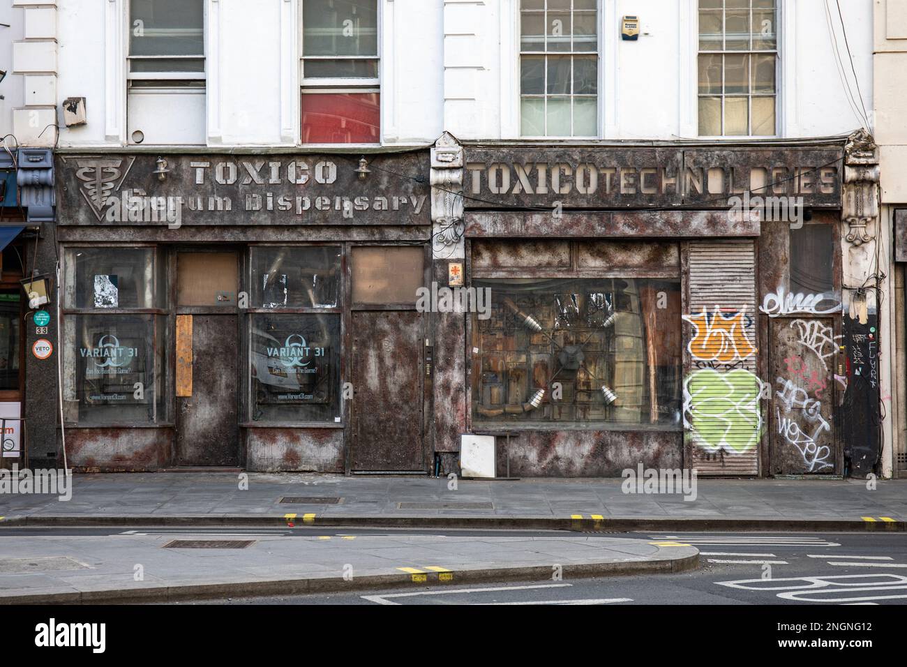 Toxico Serum Dispensary Theatralik Company in der New Oxford Street in Bloomsbury District in London, England Stockfoto