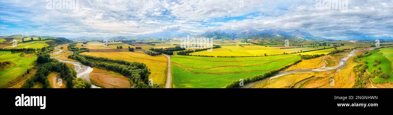 Panoramablick über das Mararoa-Tal auf Neuseeland South Island bei den Brunel Peaks. Stockfoto