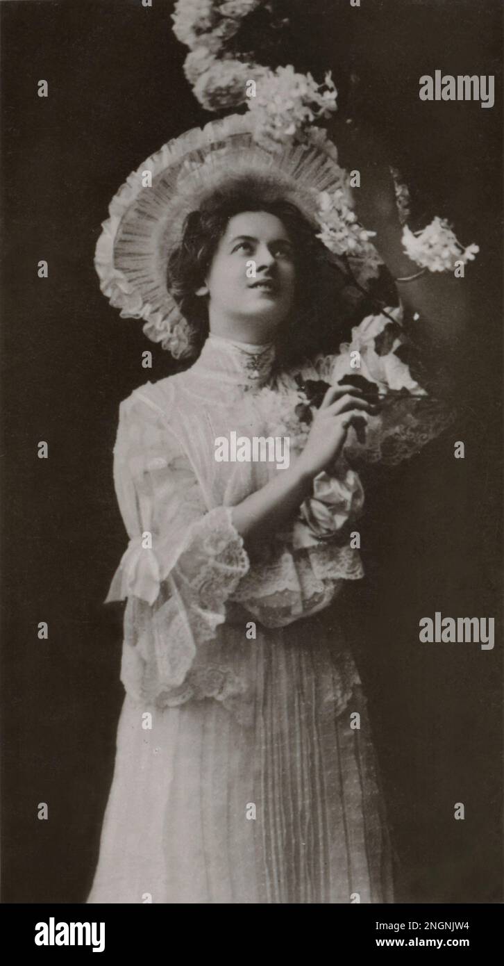 Maude Fealy als „Felicity Fair“ in „That man and I“ - Foto der Otto Sarony Co (N Y) 1903 oder 1904 - restauriert aus dem ursprünglichen Rotary 2906 Eine Postkarte, abgeschickt am 24. Dezember 1906 in West Bromwich England, von der Fotografin Montana Stockfoto