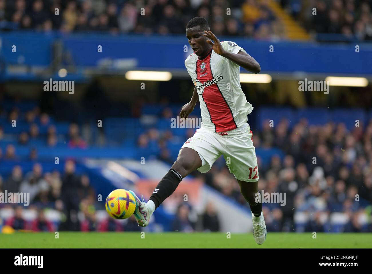 London, Großbritannien. 18. Februar 2023. Paul Onuachu vom Southampton FC während des Spiels Chelsea gegen Southampton Premier League auf der Stamford Bridge London. Gutschrift: MARTIN DALTON/Alamy Live News Stockfoto